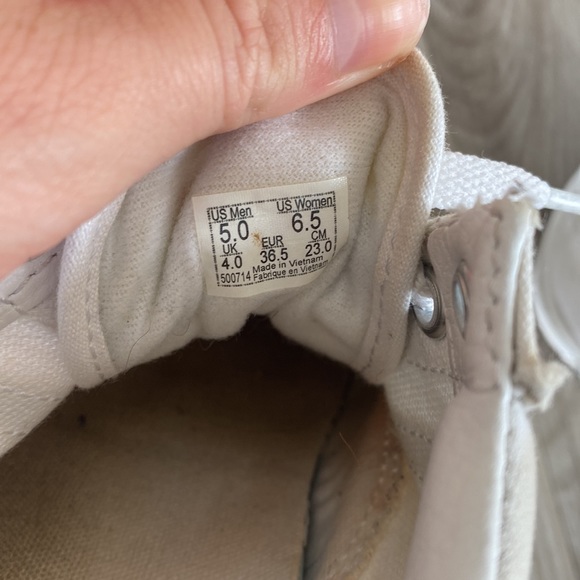 White vans - Picture 4 of 4